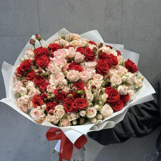 Букет кустовые розы