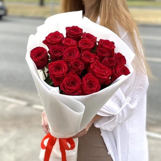 19 красных роз