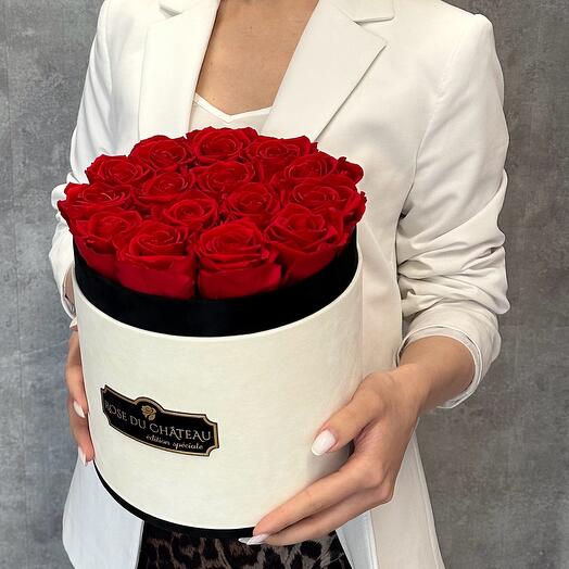 Coco virágdoboz piros örökrózsákkal