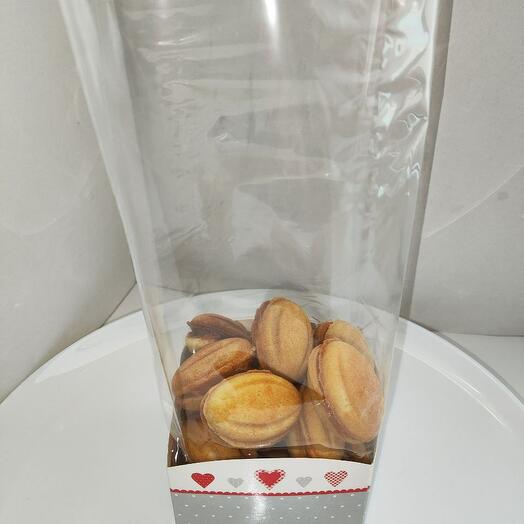 Орешки с вареной сгущенкой 16 штук "Сладость в радость"