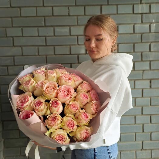 Букет из 25 шикарных крупных роз