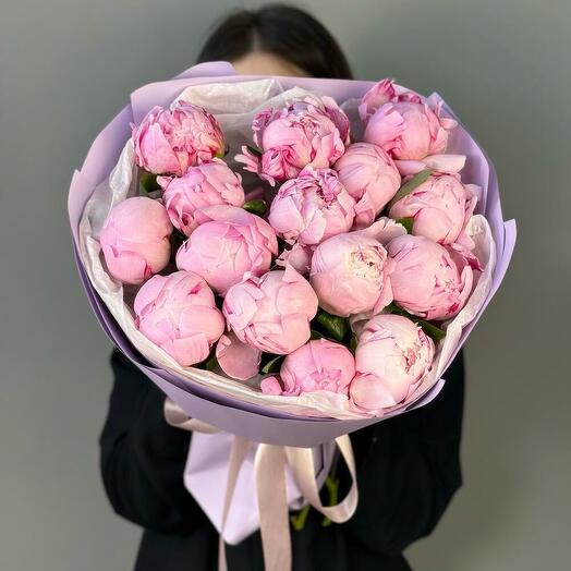 Mono bouquet  из 15 пионов. Sara Bernard