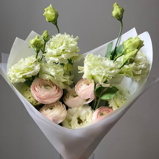 Букет из ранункулюсов и эустомы на 14 февраля