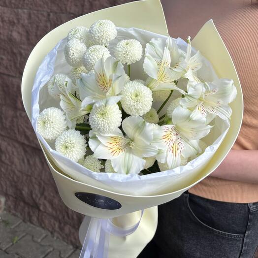 Букет из альстромерий и хризантем Ньютон «Любимые цветы»