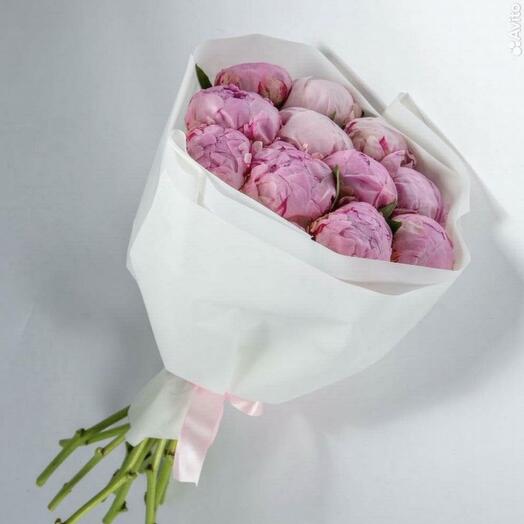 Букет розовых пионов
