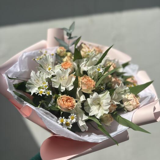Букет микс с кустовыми розами