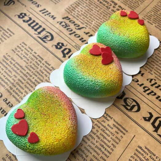 Муссовое пирожное "Клубничный поцелуй Rainbow" | подарок