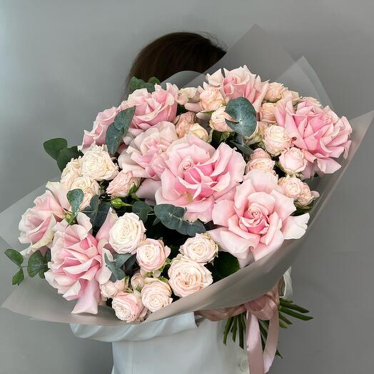 Richelieu delicado ramo de rosas francesas rosa Mondial, y Rosales Madame Bombastic