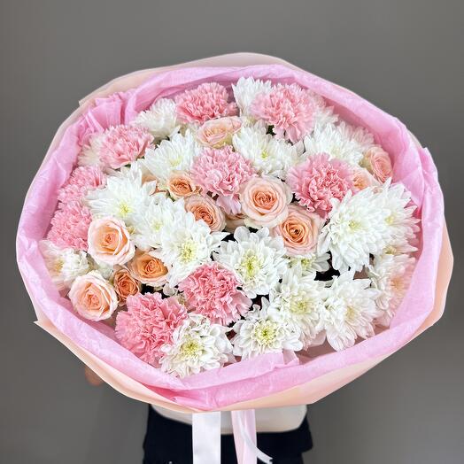 Хризантемы с диантусами и кустовыми розами 🧡