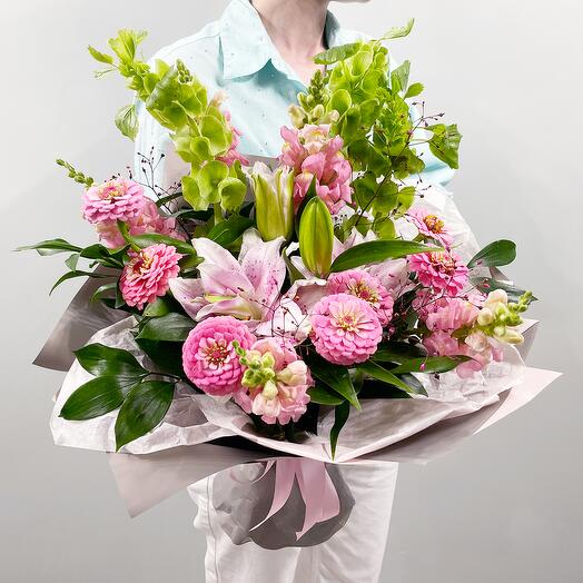 Bouquet with lily and zinnia