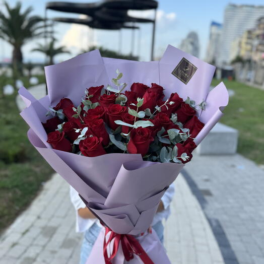 25 red roses