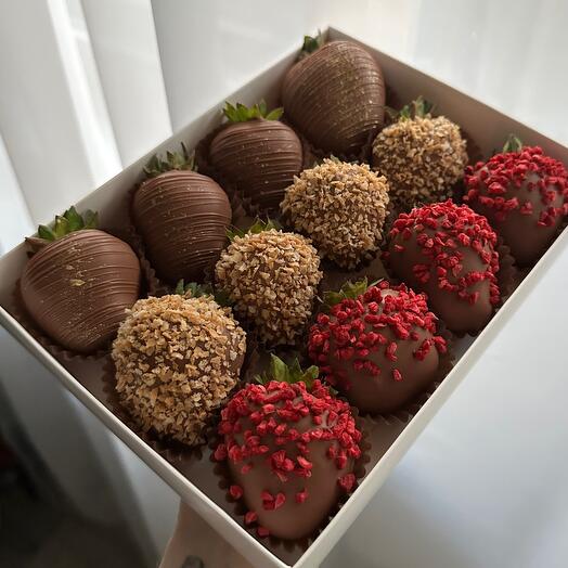 Клубника в шоколаде «Very berry» 12 шт