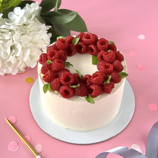 Торт с ягодами малины на 5-6 человек , на день рождения , вечеринки, в подарок