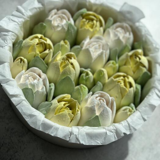 Зефирные тюльпаны в круглой коробке