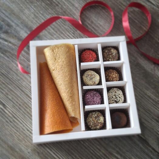 Набор сладостей: финиковые конфеты и пастила без сахара