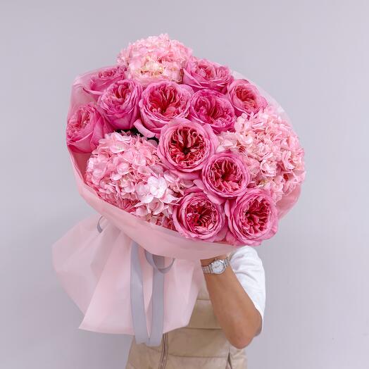 Гортензия и пионовидные розы