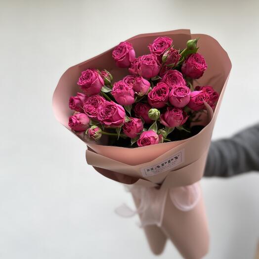 Букет из кустовых пионовидных роз