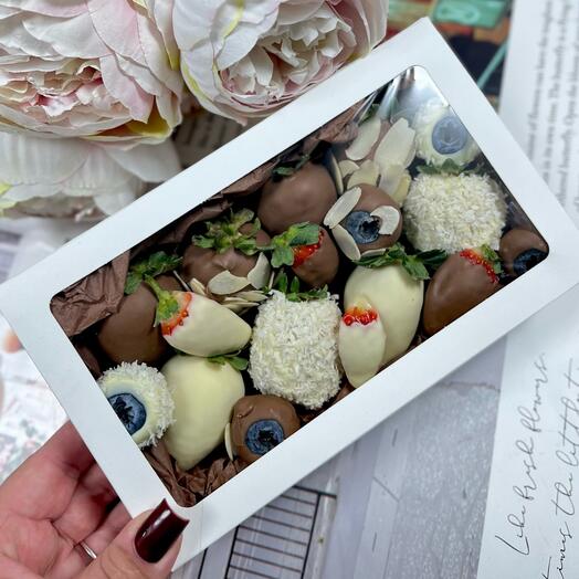 Клубника 🍓 голубика в шоколаде