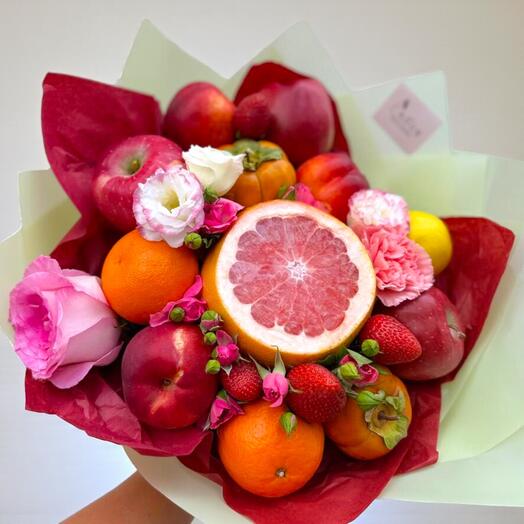 Фруктовый букет «М» — яркий подарок из свежих фруктов и роз