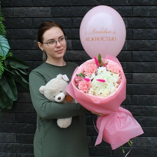 Поздравительный розовый сет "С любовью и нежностью" с шаром, букетом и игрушкой
