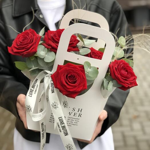 ️️️️️️🌺🌺🌺Сумочка с красными розами и эвкалиптом