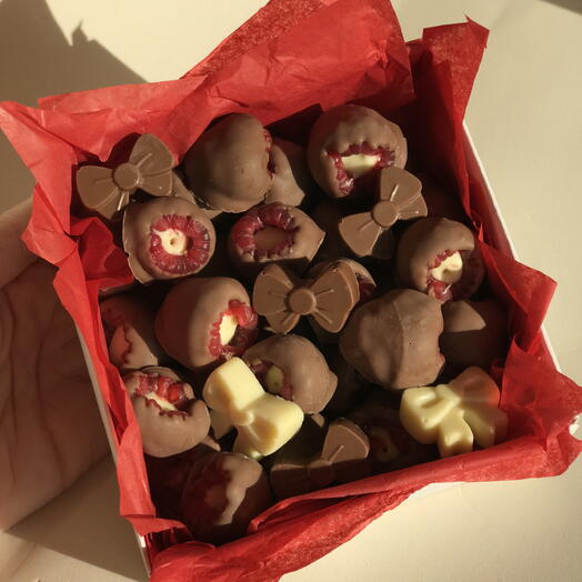 Малина в шоколаде