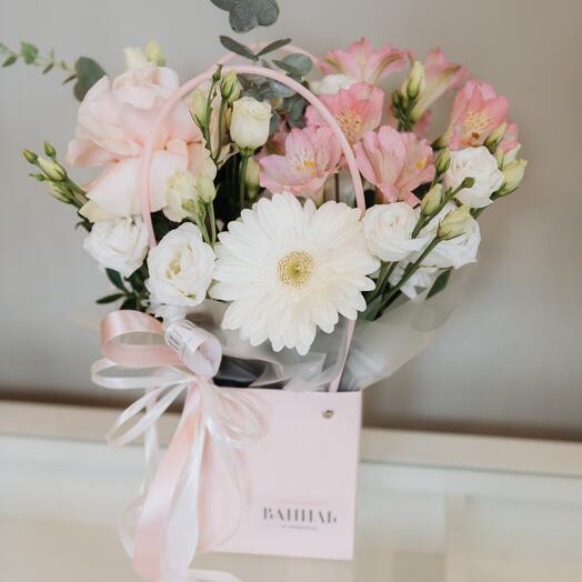 Композиция с герберой и альстромерией