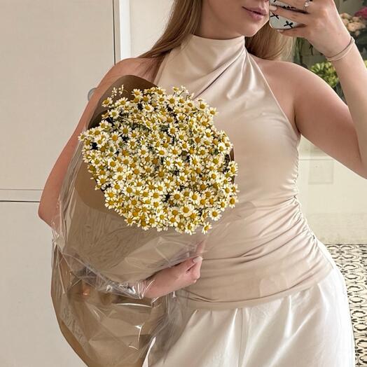Букет от цветочного дома «TIFFANY» танацетум, полевые ромашки