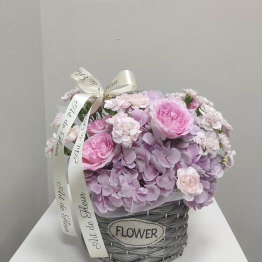 Корзина с цветами "Неженка"