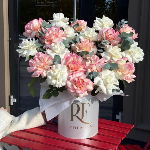 Нежная композиция из французких роз