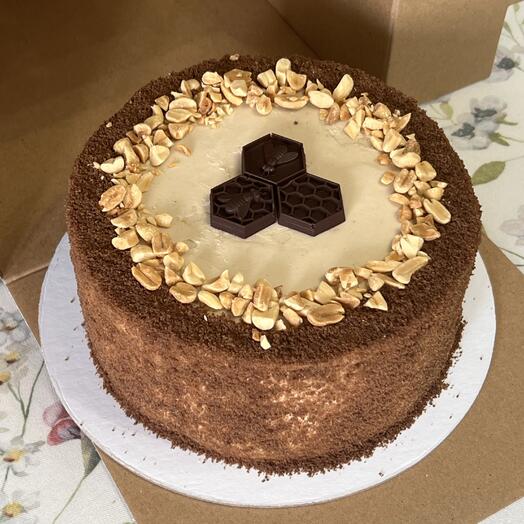 Vegan медовик «Сникерс»