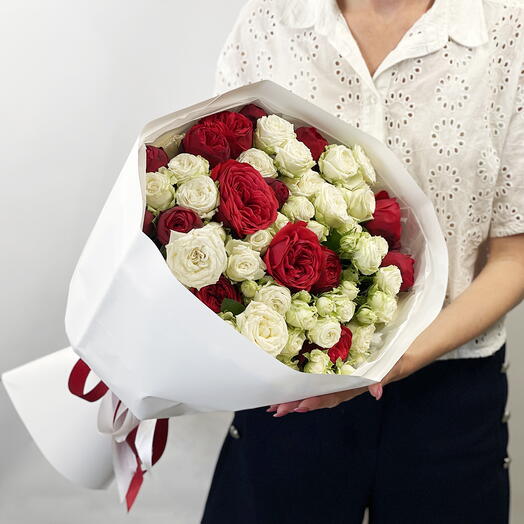 Mix white and red roses