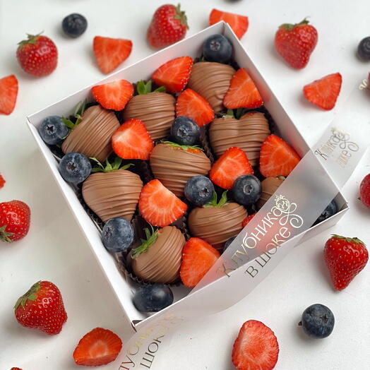 Клубника в шоколаде CLASSIC PREMIUM BERRY, CALLEBAUT(9-16 ягод)