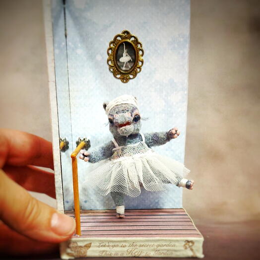 Миниатюрная игрушка балерина. Подарок для мамы