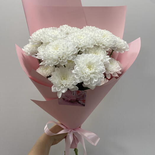 Моно букет из 3 белых махровых кустовых хризантем