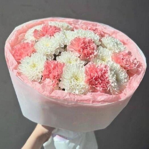 Букет «Pink heart с диантусами и хризантемой