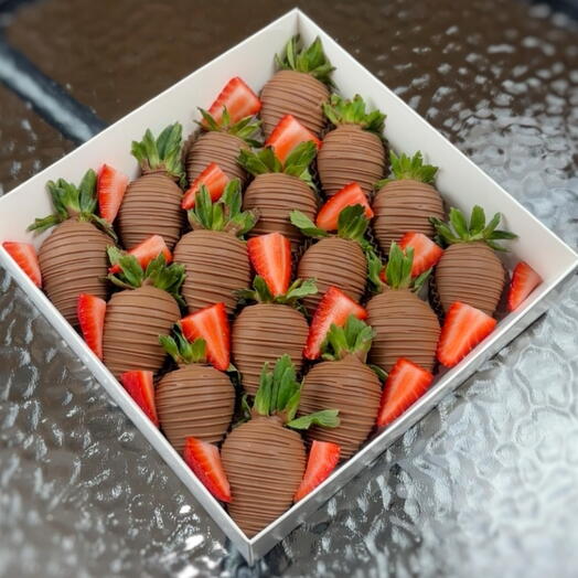 Набор клубники в шоколаде 16-20 ягод | FW12