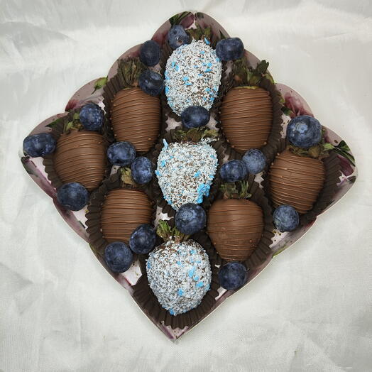 Клубника в шоколаде с голубикой "Коктейльное настроение " 9 (9-12 ягод)