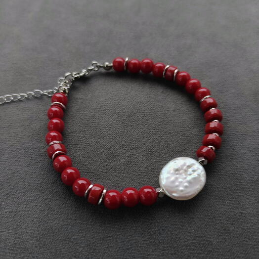 Красный браслет "Lady in red" из керамики с жемчугом кеши