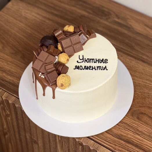 Торт с шоколадным декором