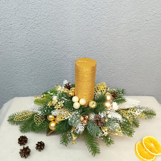 Подсвечник со свечой на новогодний стол из литой хвои
