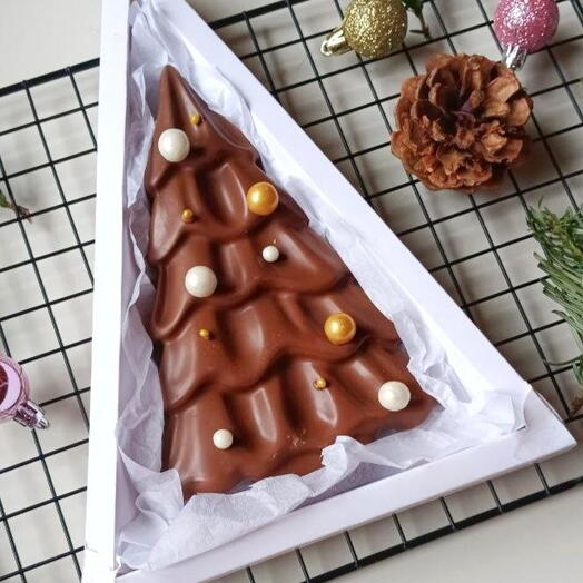 Бисквитная елка с дубайской начинкой