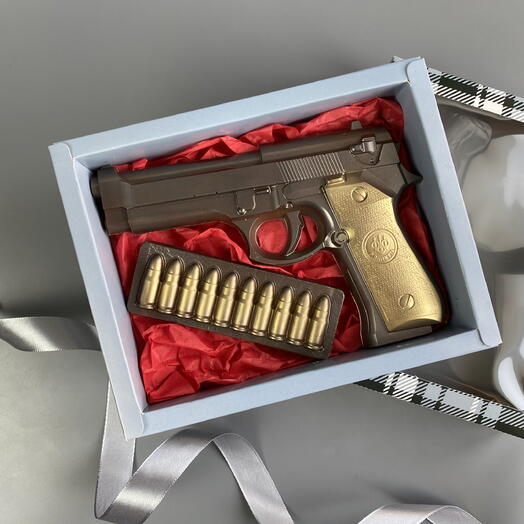 Шоколадный пистолет подарок мужчине