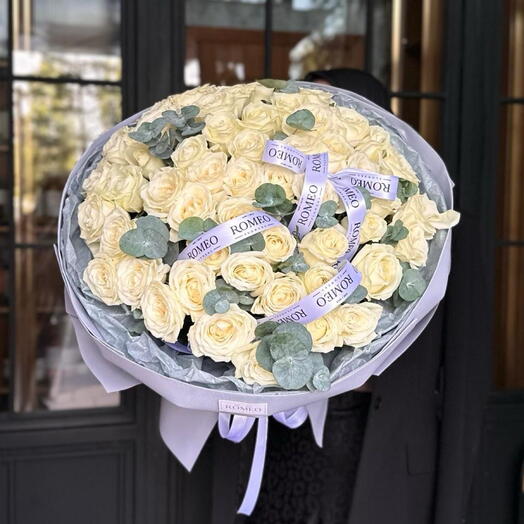 Букет из 51 шт белых роз