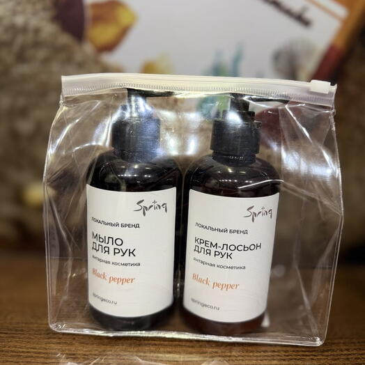 Подарочный набор Spring с культовым ароматом «Black pepper» в дорожной косметичке