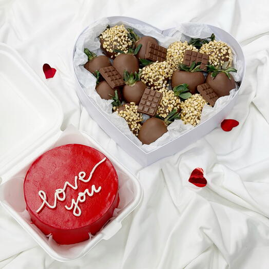 Комбо набор клубника в шоколаде и бенто торт love you  на 14 февраля