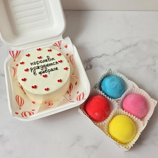 Комбо набор "Королевы рождаются в феврале" бенто торт и ассорти моти 4шт на день рождения маме, подруге, жене, дочери, сестре