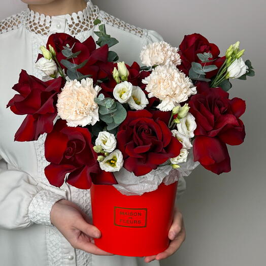 Цветы в коробке с Красными Розами и Эустомой (74)