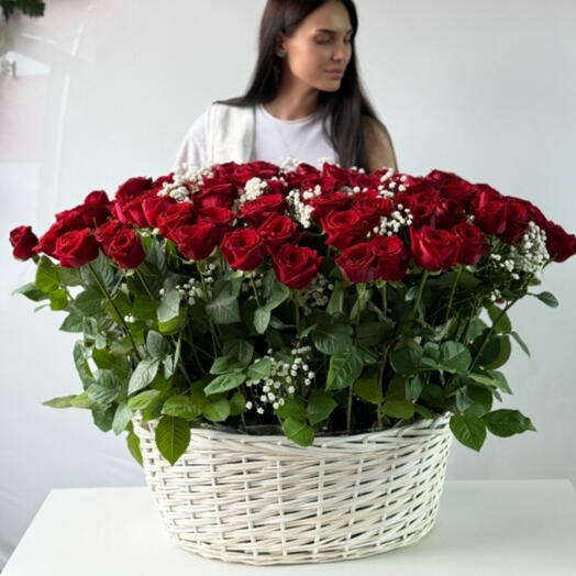 Корзина с цветами, признание в любви