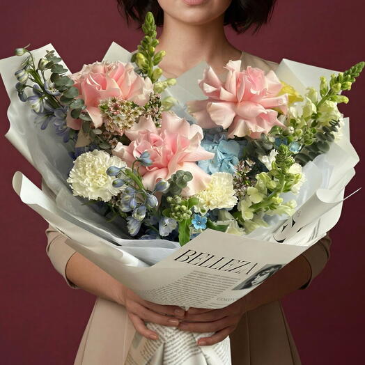 Ramo con rosas francesas, delfinio, Hortensia
